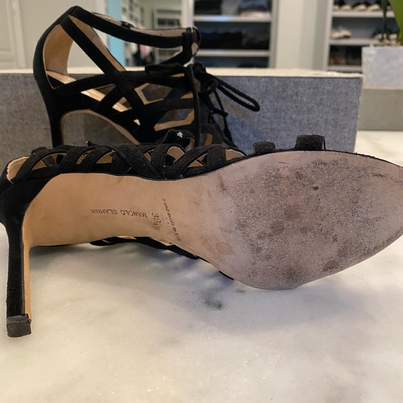Like New! Manolo Blanhik strappy heel - Picture 4 of 5